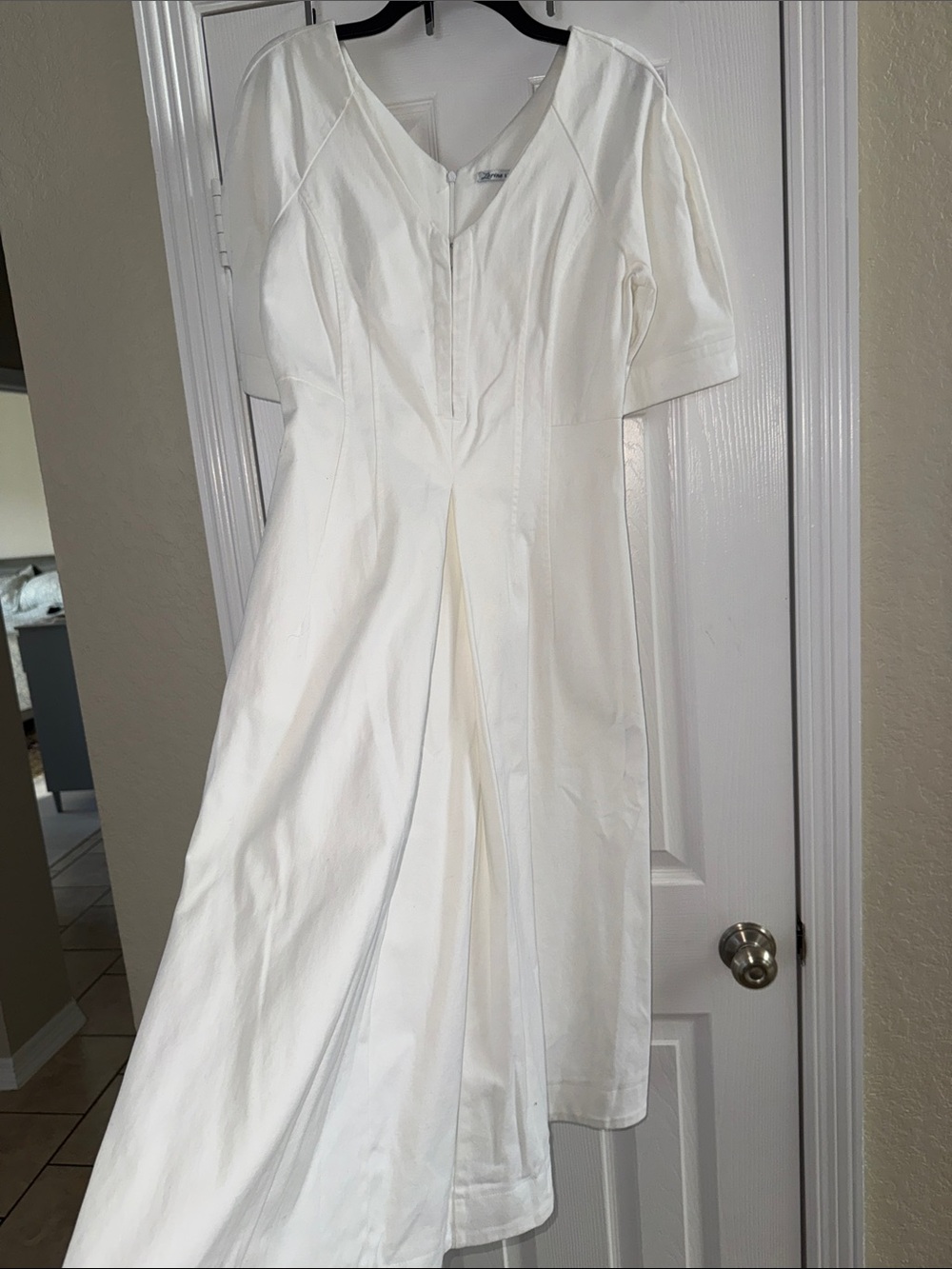 Zarina European Brand Classic White Women's V‑Neck Midi Dress Size M